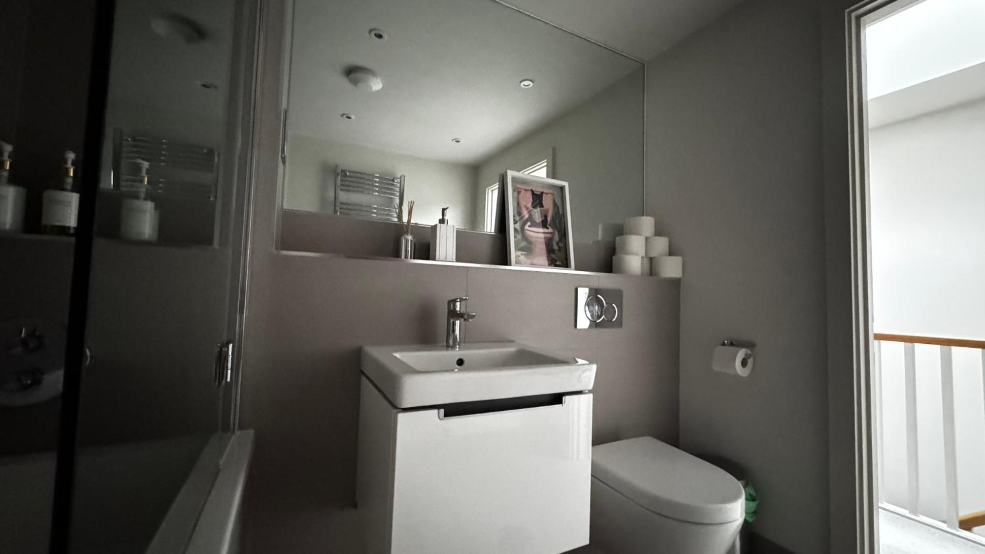 South West Heart, Close So Many Public Transports * London