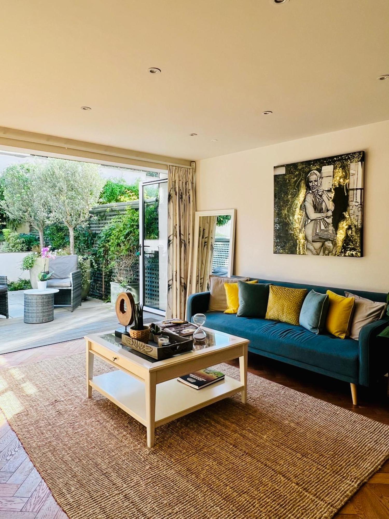 Homestay South West Heart, Close So Many Public Transports London